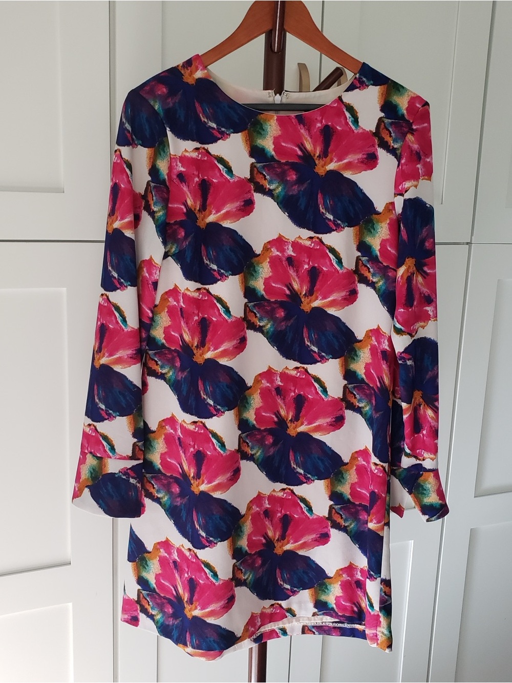 Chelsea28 White Shift Dress with‎ Pink & Navy Floral Print